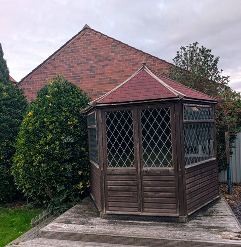 Hexagonal summer house - hexagonal,